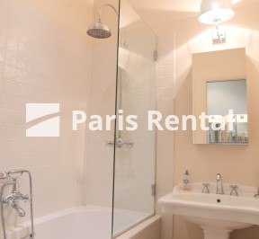 Bathroom - 
    2nd district
  Grands Boulevards, Paris 75002
